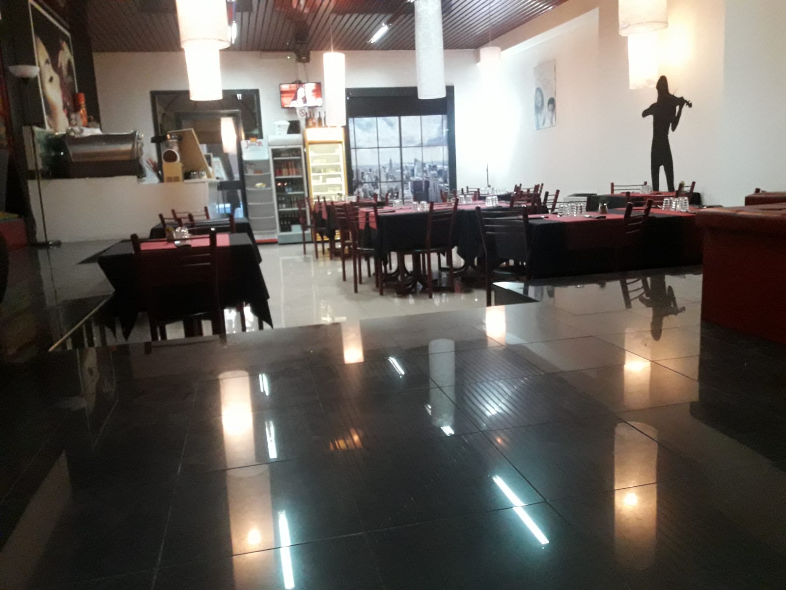 Locale in stile dove gustare la pizza